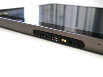 Motorola Xoom - нижние разъемы