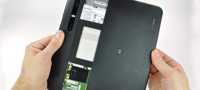 Motorola Xoom - начинаем разбирать