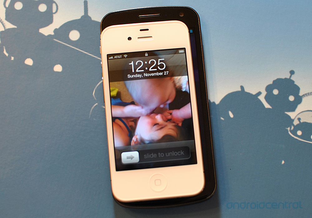 Galaxy Nexus vs iPhone4