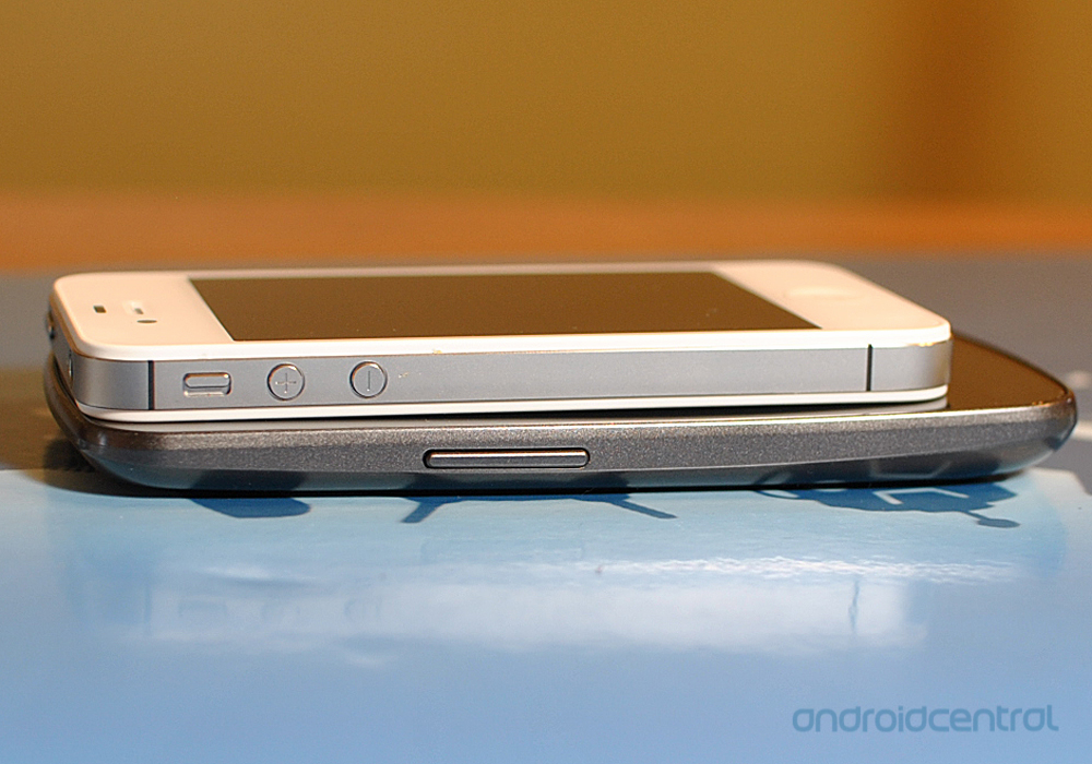 Galaxy Nexus vs iPhone 4S