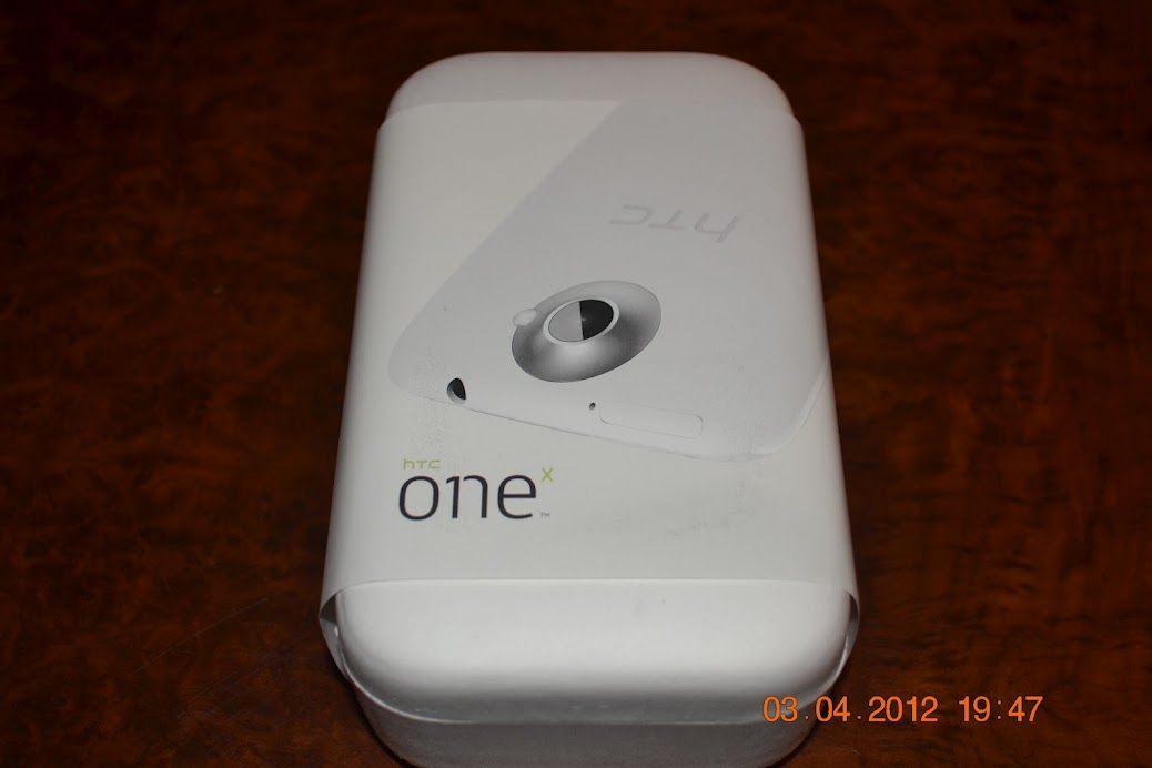 HTC One X в коробке