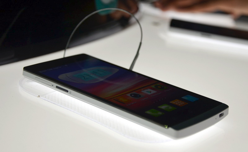 OPPO Find 5 вид слева