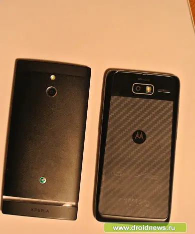 Razr M and Xperia P back
